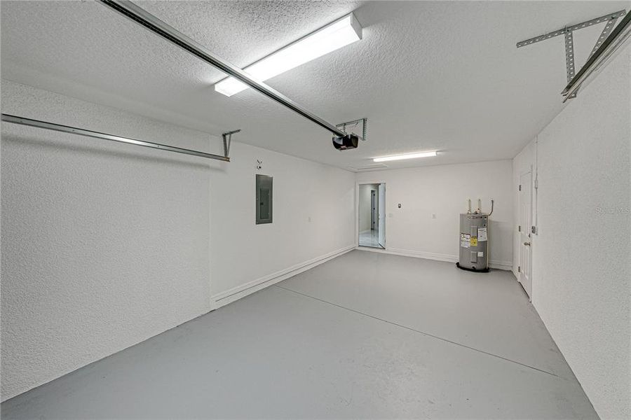 Spacious, unfurnished interior of a new home in , Bartow (Image 35).