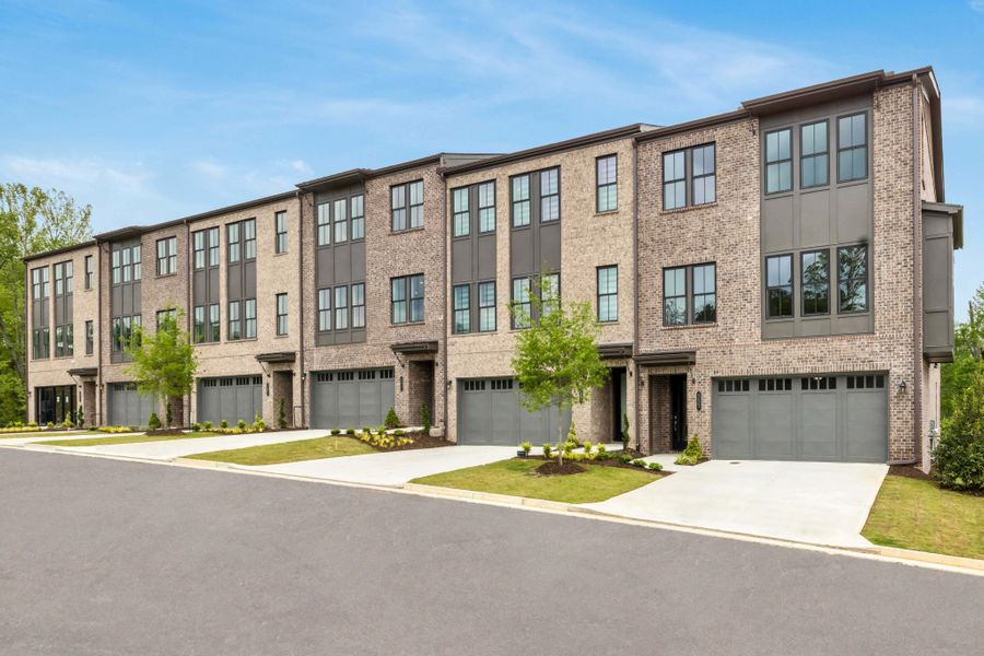 Condo located in Suwanee, GA showcasing its design and architecture (Image 3).