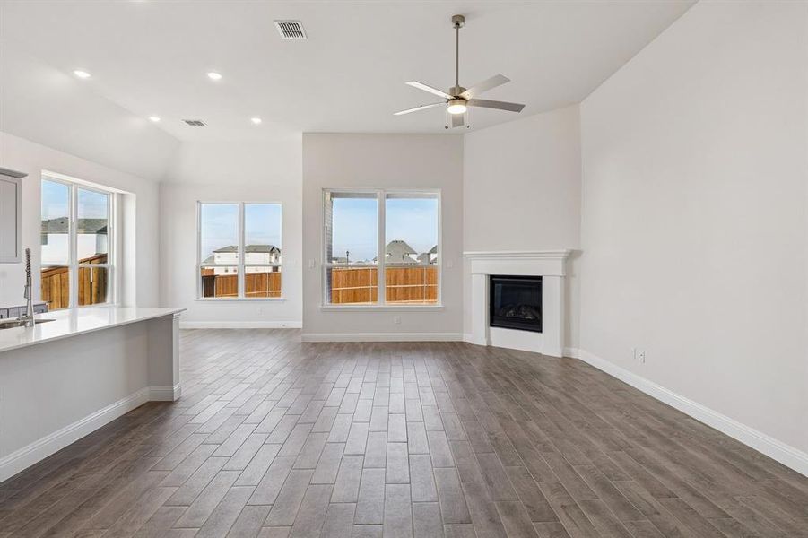 Spacious, unfurnished interior of a new home in Bellagio, Forney (Image 14).