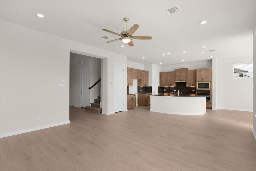 **PHOTO REPRESENTATIVE OF FLOORPLAN ONLY** **PHOTO REPRESENTATIVE OF FLOORPLAN ONLY**