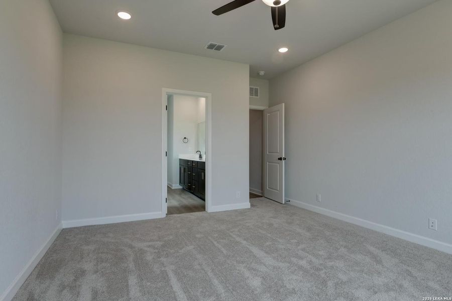 Spacious, unfurnished interior of a new home in Hennersby Hollow, San Antonio (Image 14). Spacious, unfurnished interior of a new home in Hennersby Hollow, San Antonio (Image 14).