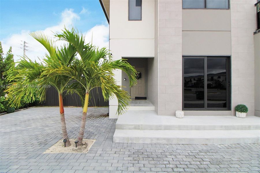 Exterior details and patio area of a home in , Florida City (Image 4).