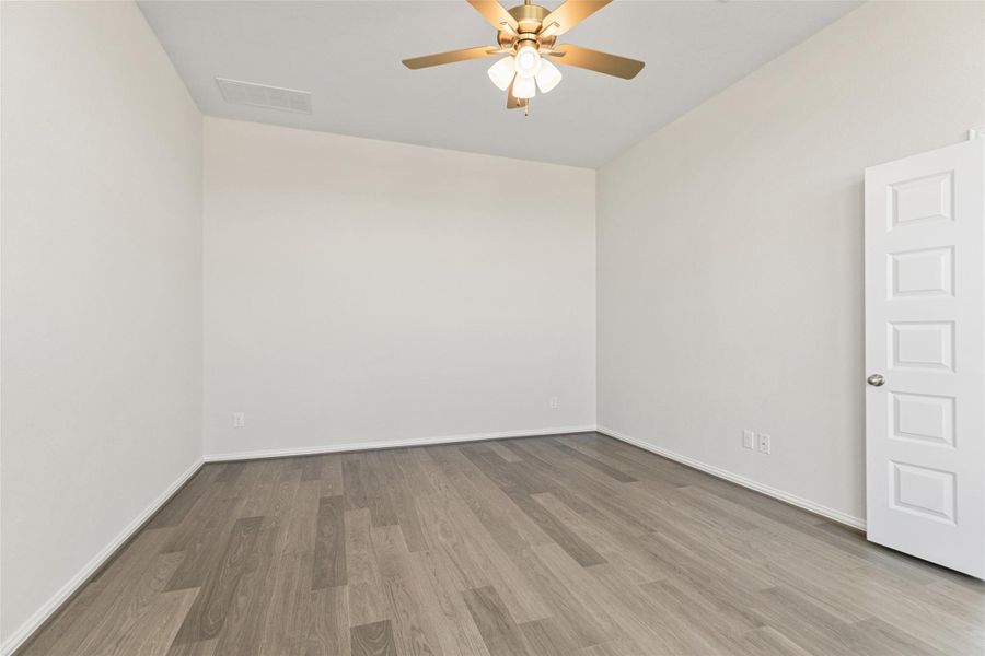 Spacious, unfurnished interior of a new home in Oakwood Estates, Waller (Image 30).