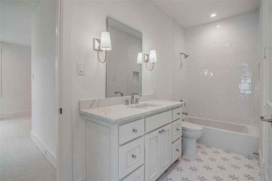 Furnished interior view inside a new home in , Dallas (Image 14).