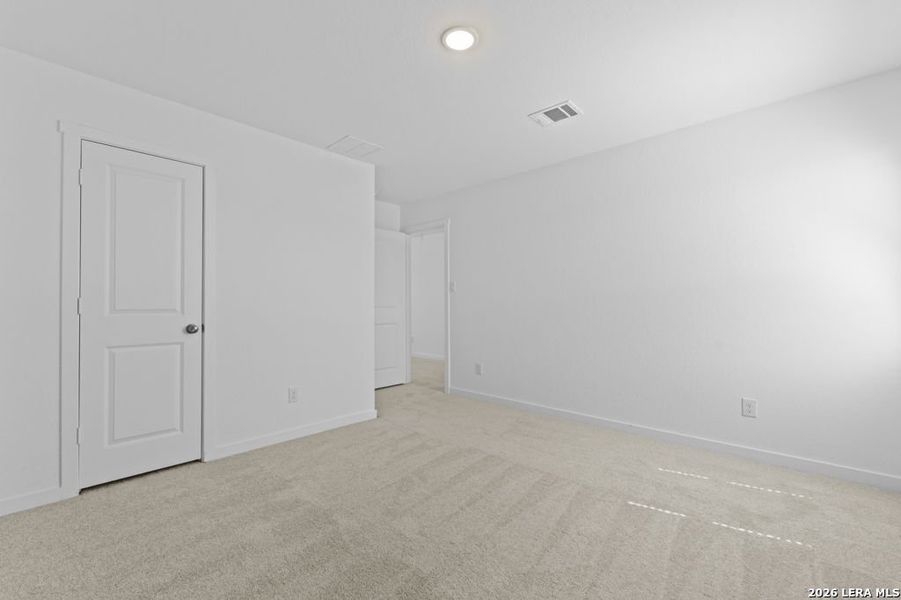 Spacious, unfurnished interior of a new home in Grace Valley, Cibolo (Image 18).