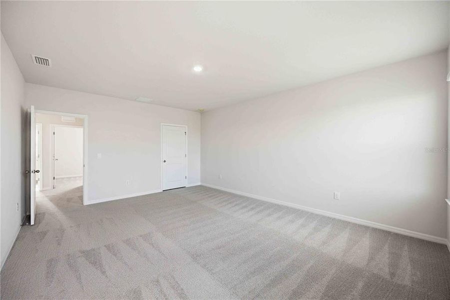 Spacious, unfurnished interior of a new home in Coddington, Bradenton (Image 54).