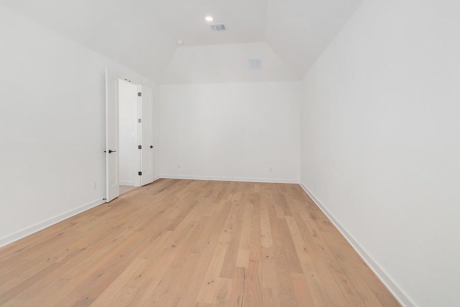Spacious, unfurnished interior of a new home in Lariat, Liberty Hill (Image 19).