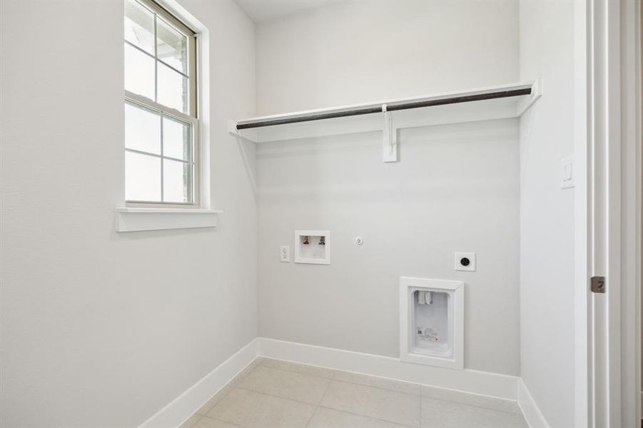 Spacious, unfurnished interior of a new home in Ellis Ranch Estates, Waxahachie (Image 27).