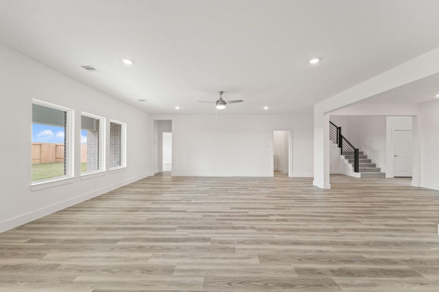 Spacious, unfurnished interior of a new home in Riverside Estates, Mont Belvieu (Image 20).