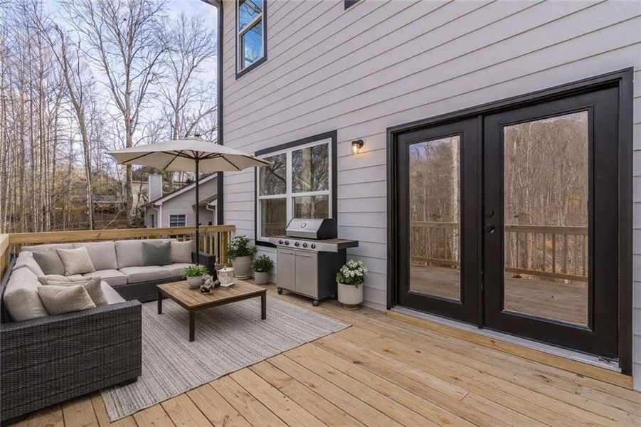 Exterior details and patio area of a home in , Gainesville (Image 24).