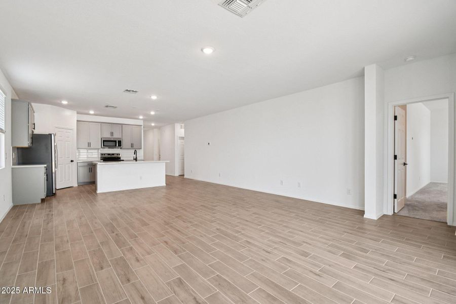 10-web-or-mls-W Bowker St-S2008-010