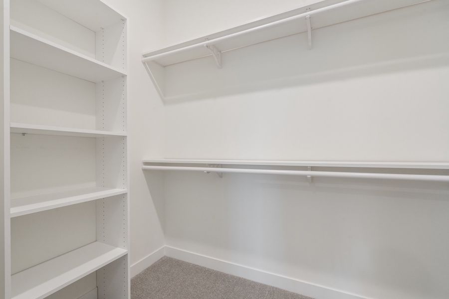 Spacious, unfurnished interior of a new home in Myers Park, Arlington (Image 24).