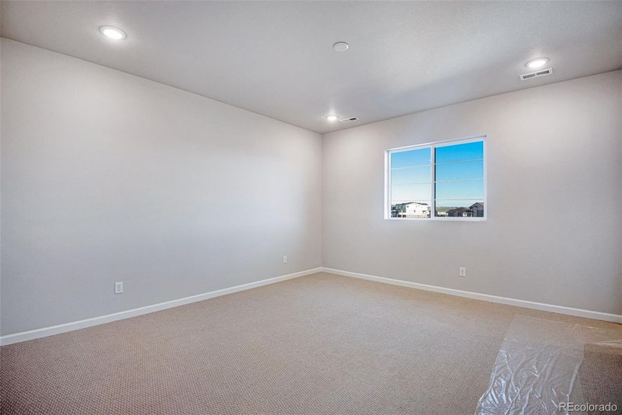 Spacious, unfurnished interior of a new home in Prelude at Sterling Ranch, Littleton (Image 32).