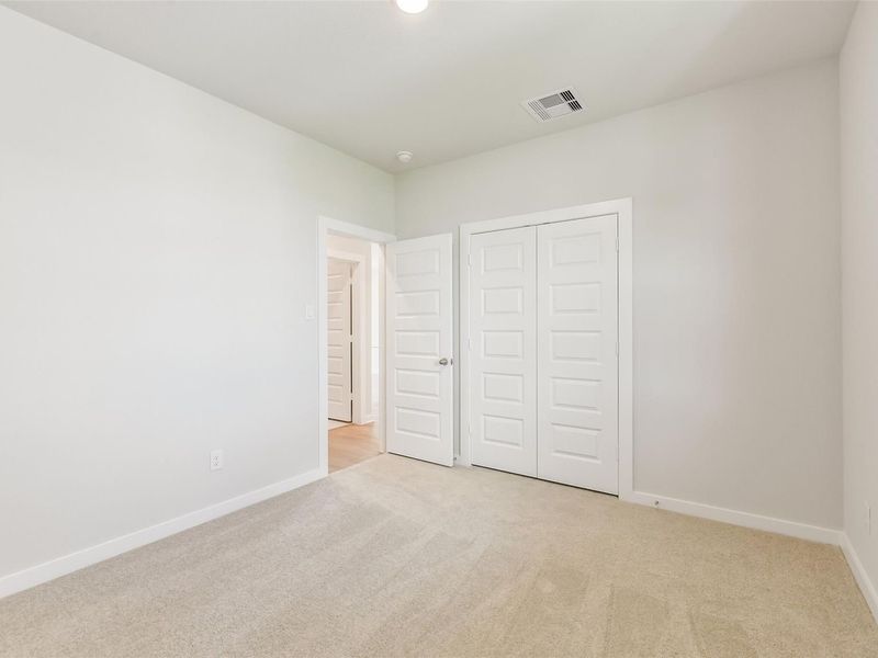 Spacious, unfurnished interior of a new home in Spring Branch Crossing, Conroe (Image 32).