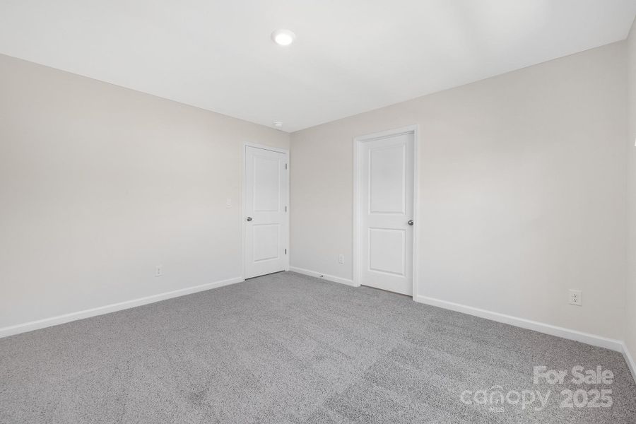 Spacious, unfurnished interior of a new home in Sylvan Creek, Denver (Image 34).