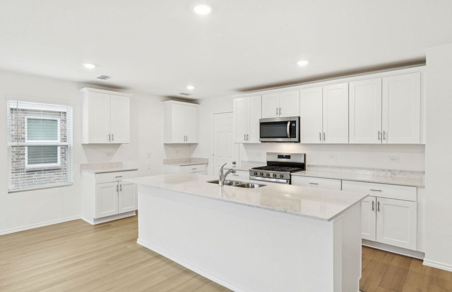 Furnished interior view inside a new home in Elizabeth Creek, Haslet (Image 5).