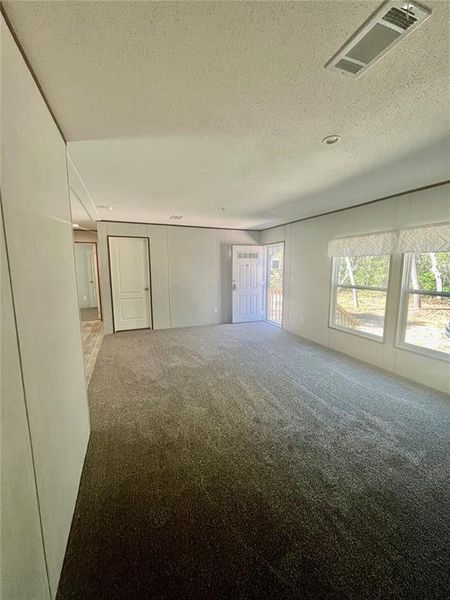 Spacious, unfurnished interior of a new home in , Florahome (Image 11).