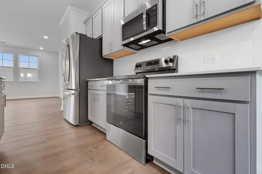 SUN_ElmGrove_Pic_Jackson_QMI_23_Kitchen_ SUN_ElmGrove_Pic_Jackson_QMI_23_Kitchen_