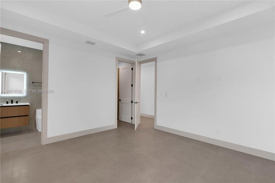 Spacious, unfurnished interior of a new home in , Southwest Ranches (Image 15).