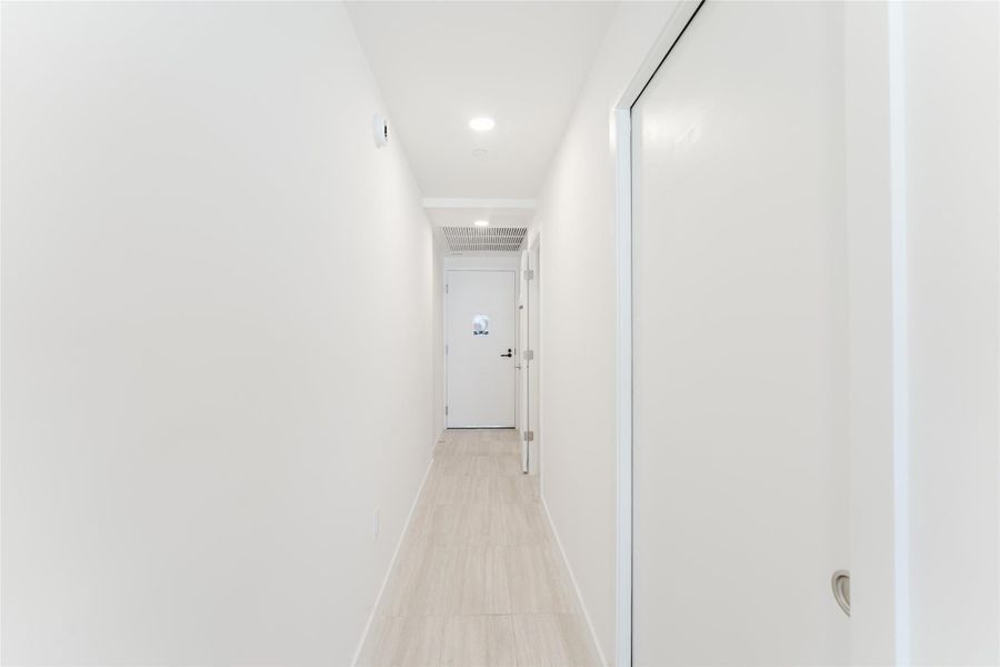 Spacious, unfurnished interior of a new home in 72 Park, Miami Beach (Image 25).