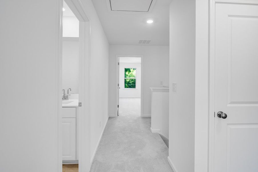 Spacious, unfurnished interior of a new home in Hampton Trace, Marietta (Image 16).