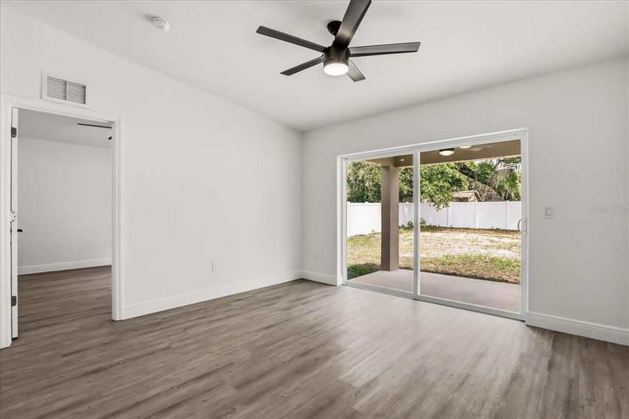 Spacious, unfurnished interior of a new home in , Leesburg (Image 11).