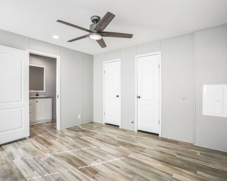 Spacious, unfurnished interior of a new home in , Fort Lauderdale (Image 25).