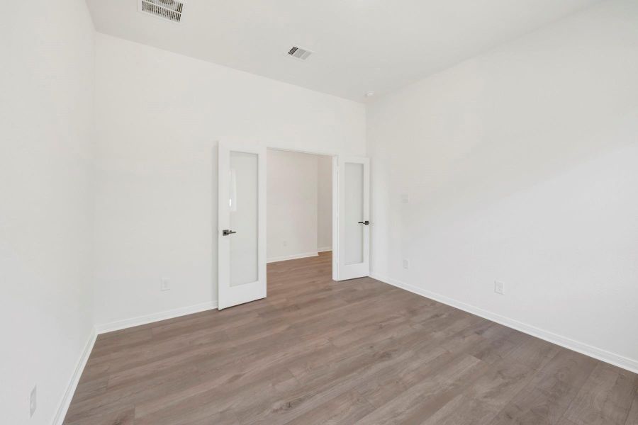 Spacious, unfurnished interior of a new home in The Grand Prairie 50’, Hockley (Image 19).
