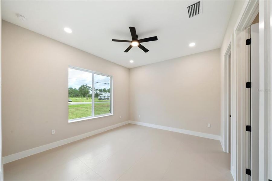 Spacious, unfurnished interior of a new home in , Ocala (Image 19).