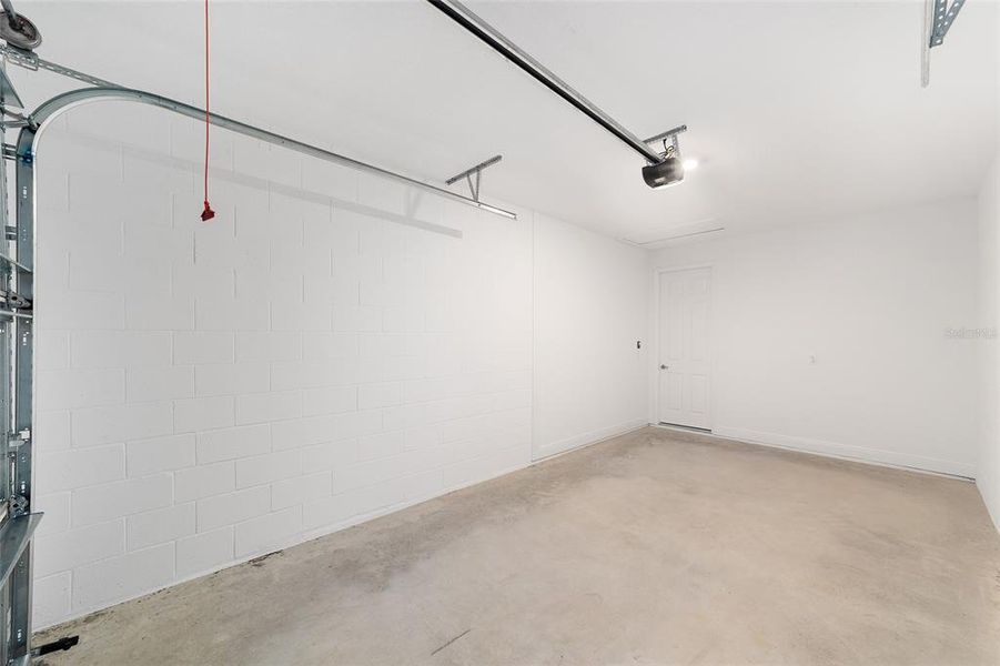 Spacious, unfurnished interior of a new home in , Ocala (Image 46).