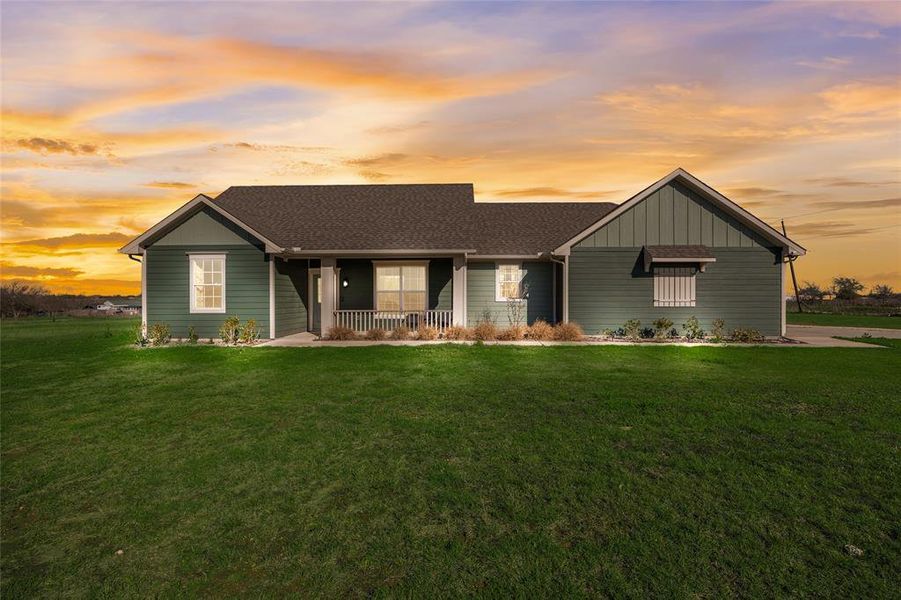 Exterior details and patio area of a home in , Venus (Image 21).