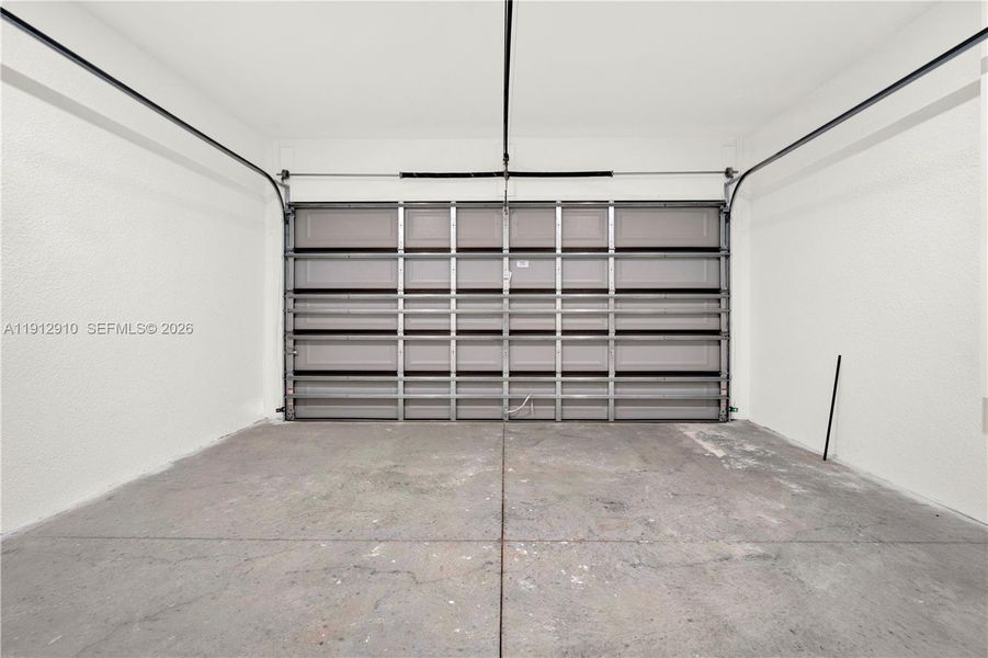 Spacious, unfurnished interior of a new home in , Lehigh Acres (Image 16).