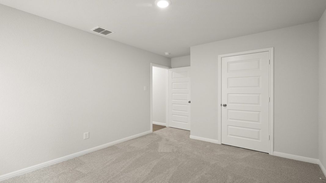 Spacious, unfurnished interior of a new home in Timber Creek, San Antonio (Image 13).