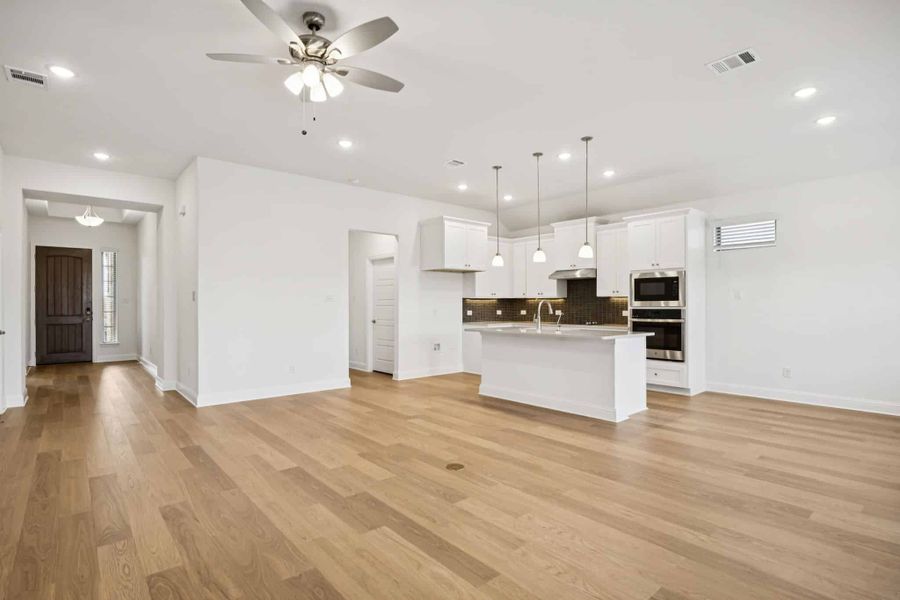 Spacious, unfurnished interior of a new home in Summer Crest, Fort Worth (Image 11).