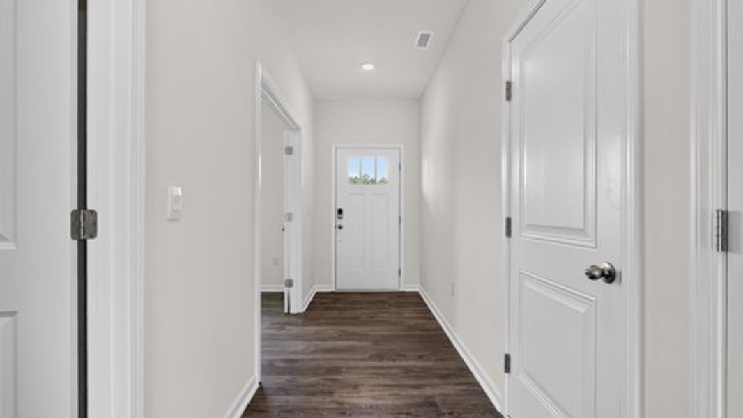 Spacious, unfurnished interior of a new home in Shahbain Reserve, Raeford (Image 14).