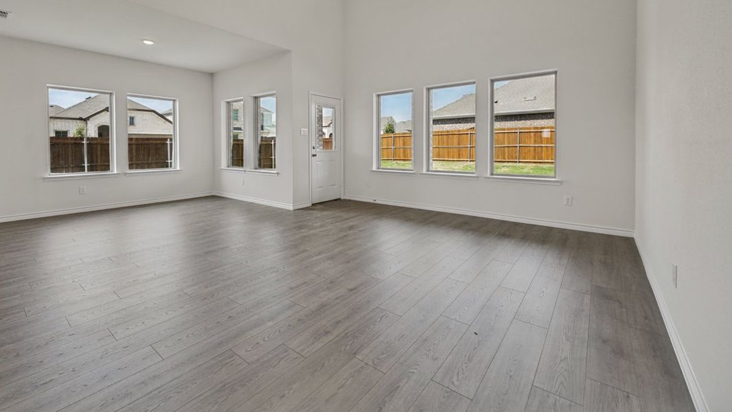 Spacious, unfurnished interior of a new home in Silverado, Aubrey (Image 5).