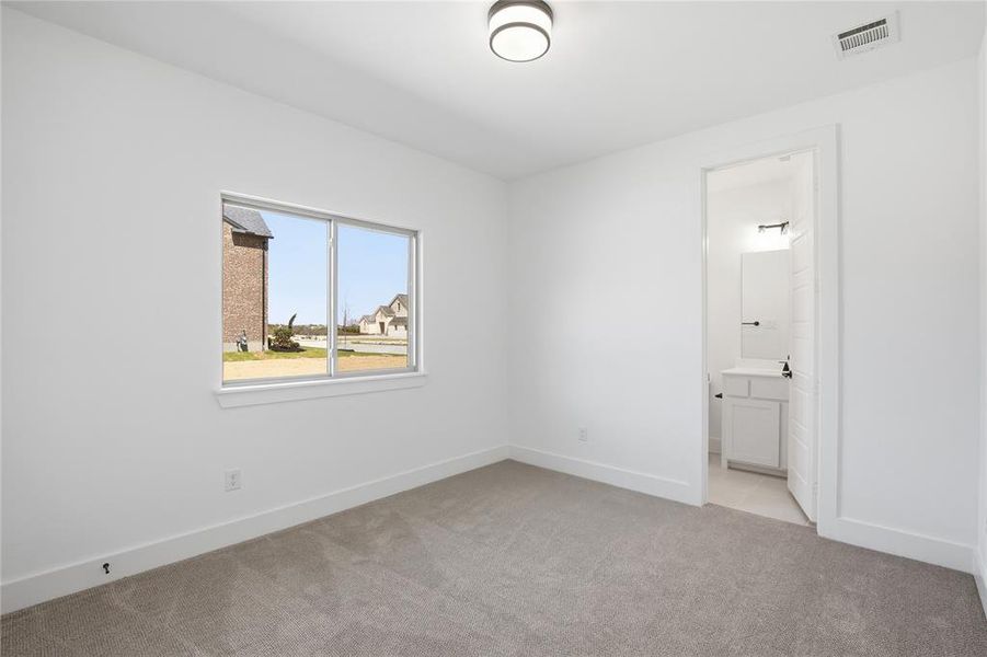 Spacious, unfurnished interior of a new home in Talon Hills, Fort Worth (Image 31).