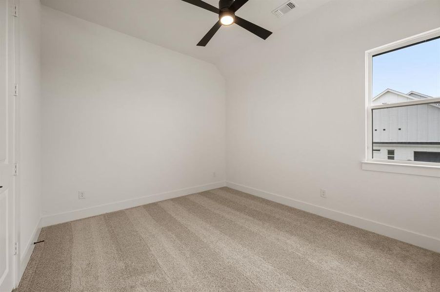 Spacious, unfurnished interior of a new home in Bella Crossing, Fort Worth (Image 20).