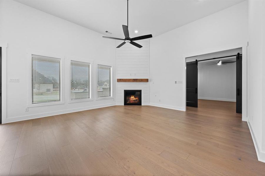 Spacious, unfurnished interior of a new home in The Woodlands, Krugerville (Image 12).