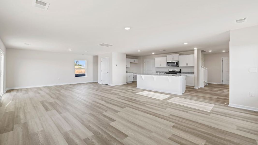 Spacious, unfurnished interior of a new home in Baxter Village, Boiling Springs (Image 17).