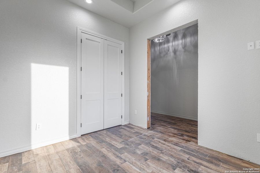 Spacious, unfurnished interior of a new home in , Natalia (Image 22).