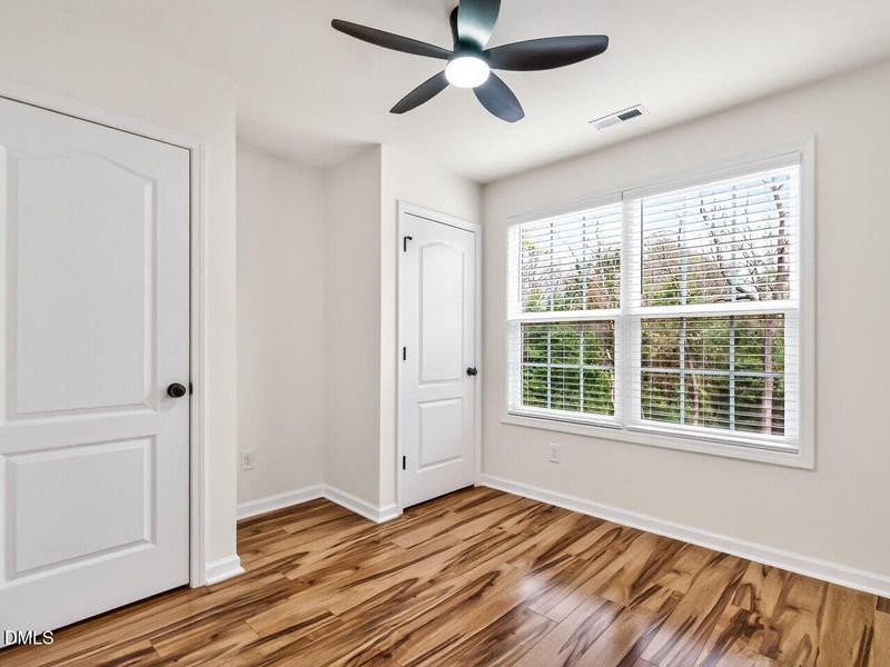 025-1280x960-bedroom