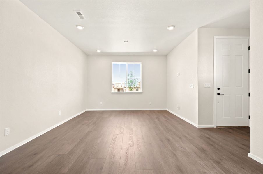 Spacious, unfurnished interior of a new home in Sky Ranch, Watkins (Image 27).