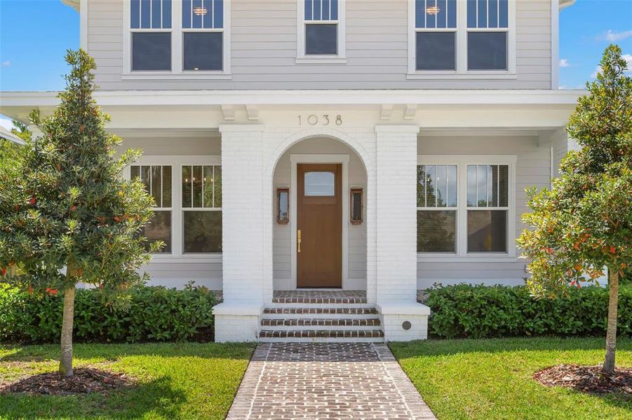 Exterior details and patio area of a home in , St. Petersburg (Image 32).