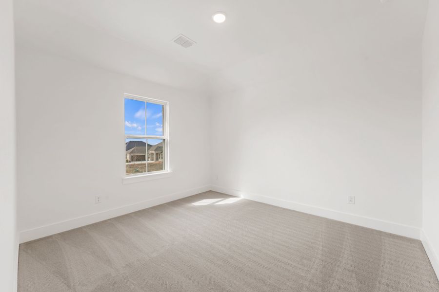 Spacious, unfurnished interior of a new home in Union Park, Little Elm (Image 24).