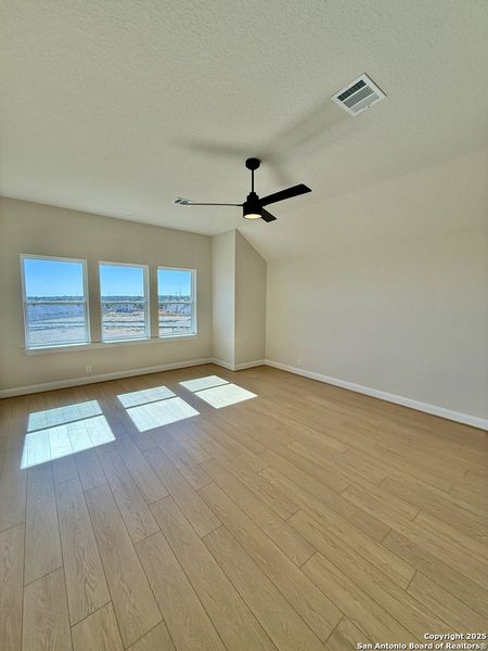 Spacious, unfurnished interior of a new home in Meyer Ranch – Legacy Series, New Braunfels (Image 8).