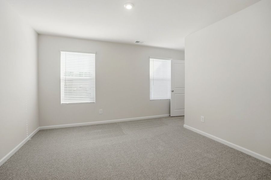 Spacious, unfurnished interior of a new home in Waxhaw Landing, Monroe (Image 21).