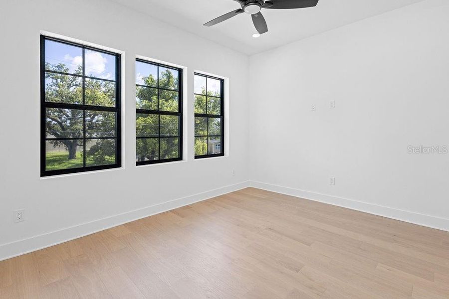Spacious, unfurnished interior of a new home in , Tampa (Image 27).