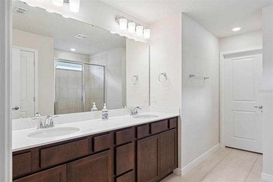 Furnished interior view inside a new home in , Clermont (Image 21).