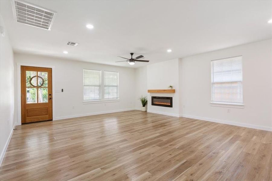 Spacious, unfurnished interior of a new home in , Waco (Image 13).